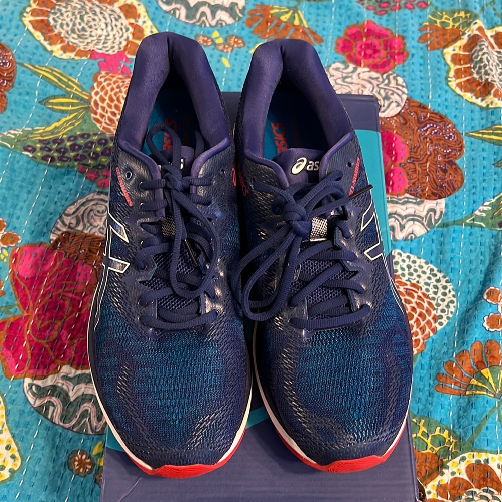 Asics Gel-Nimbus 20. Worn once.